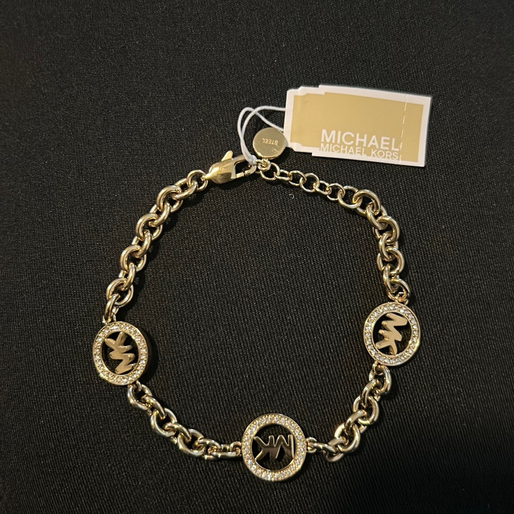 Beautiful Micheal Kors gold bracelet